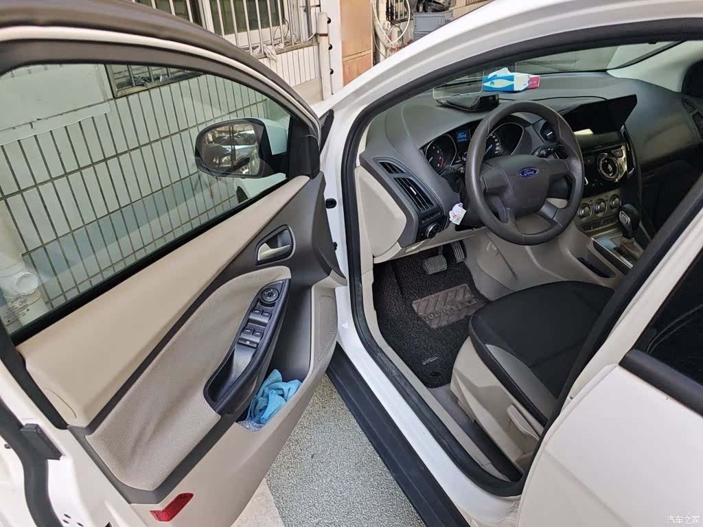 Ford Focus, 2015 13