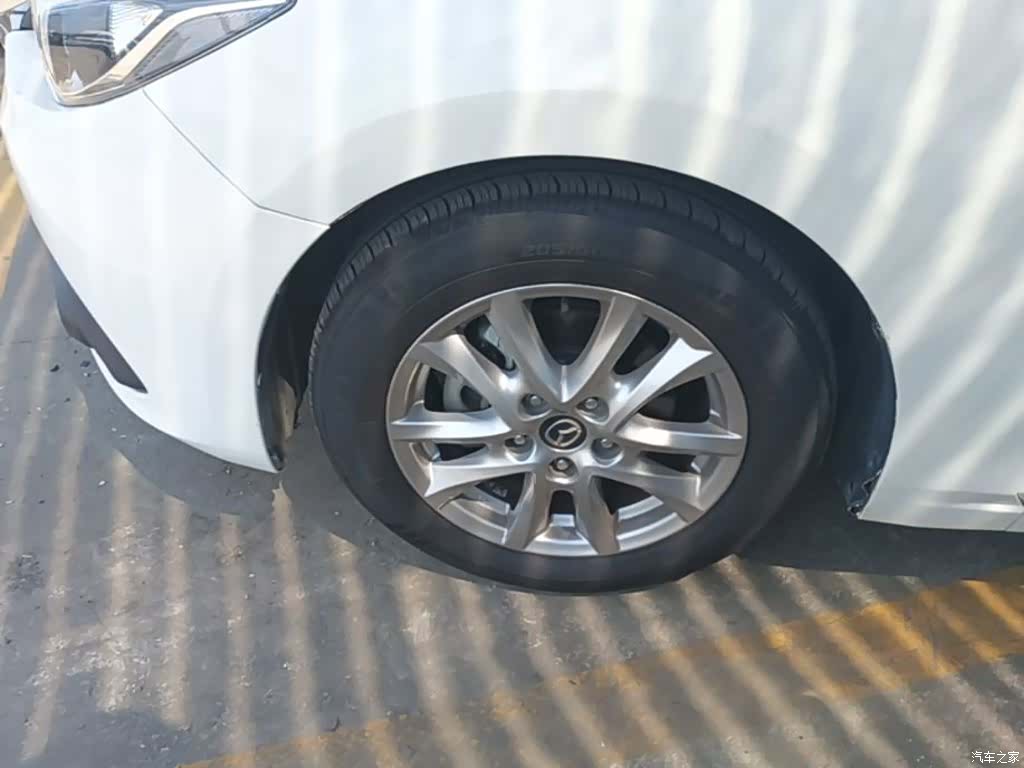 Mazda Mazda3, 2016 23
