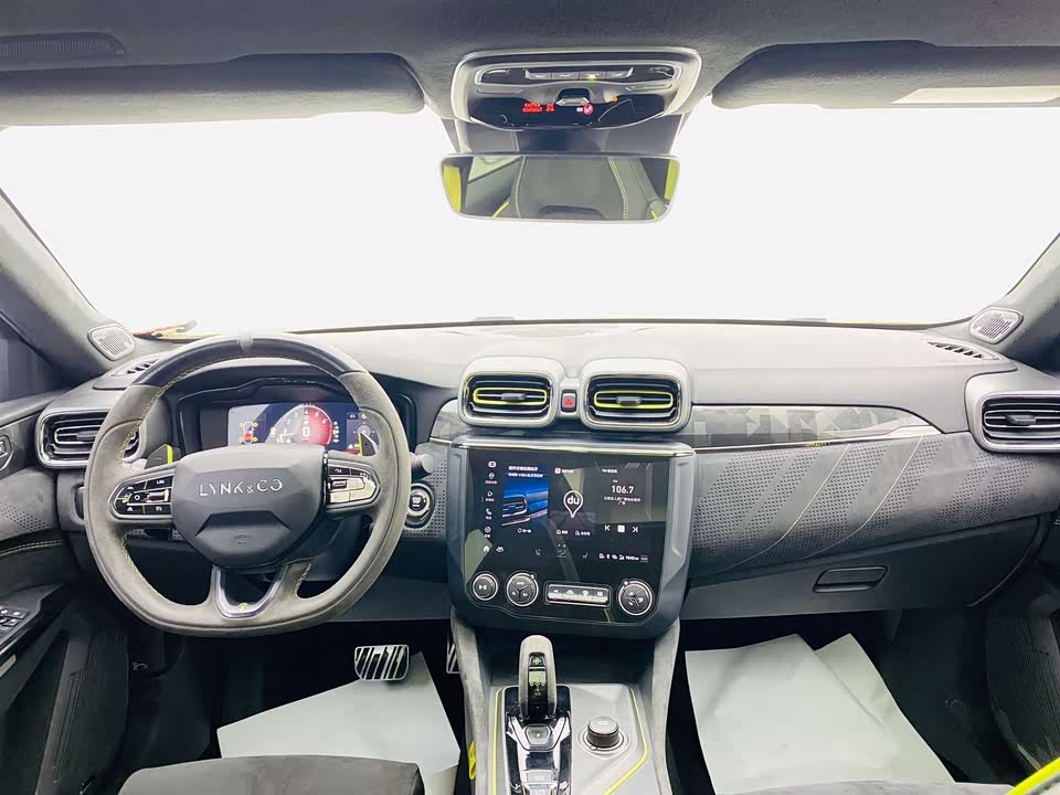 Lynk & Co 03