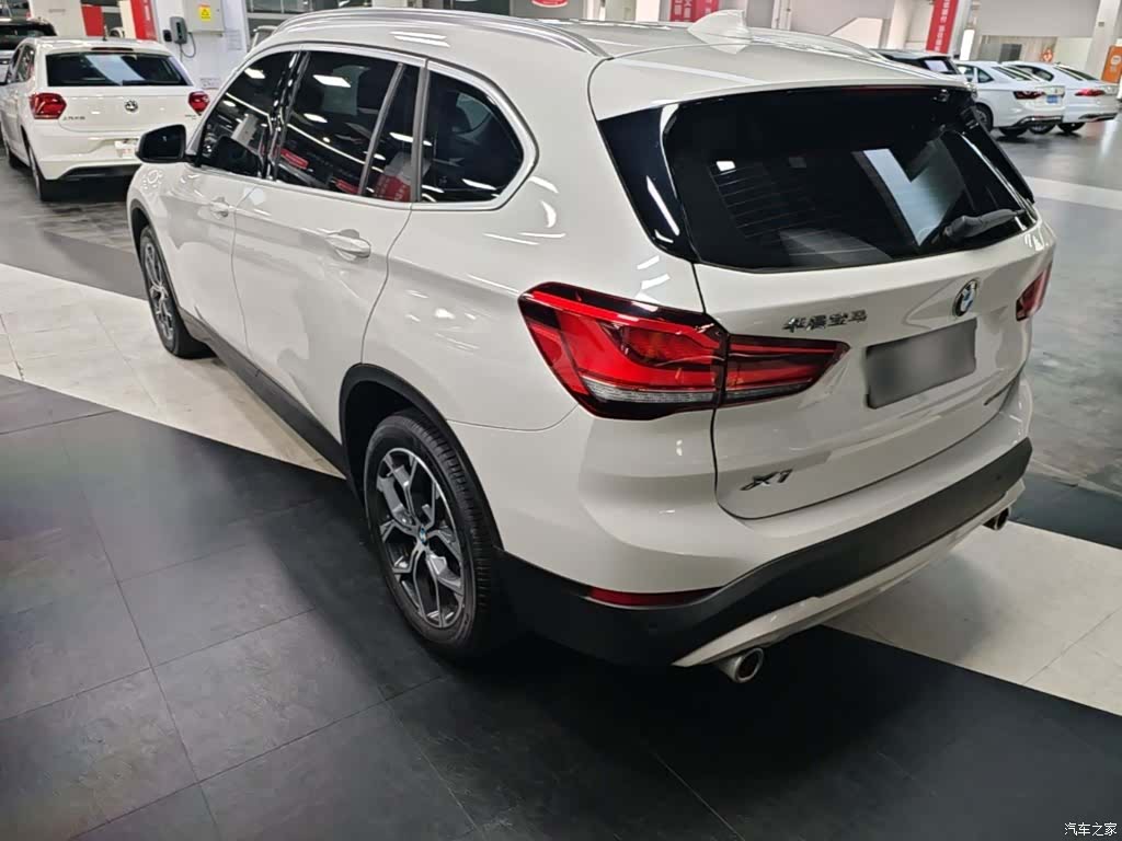 BMW X1, 2021 все фото