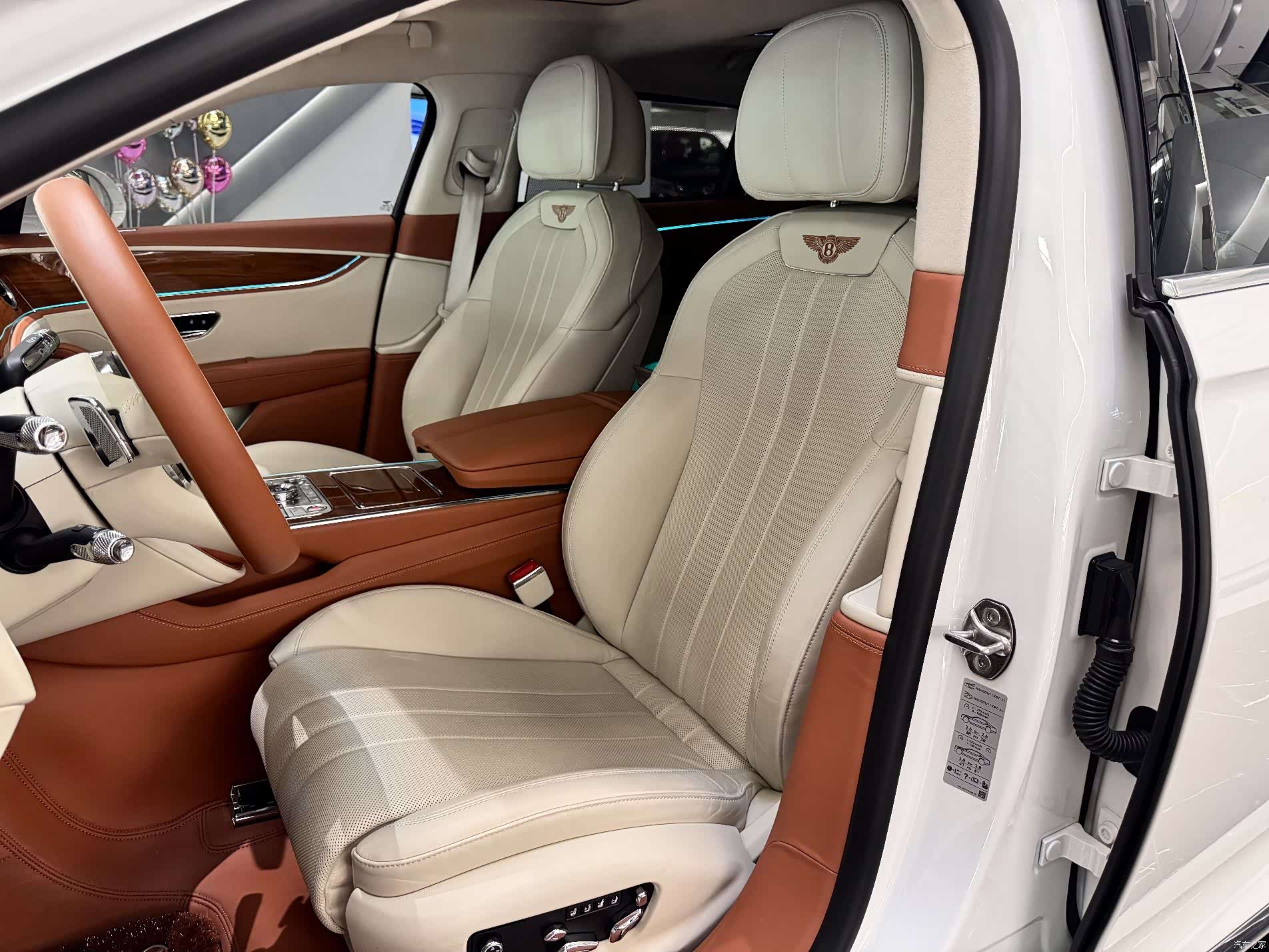 Bentley Flying Spur, 2023 18
