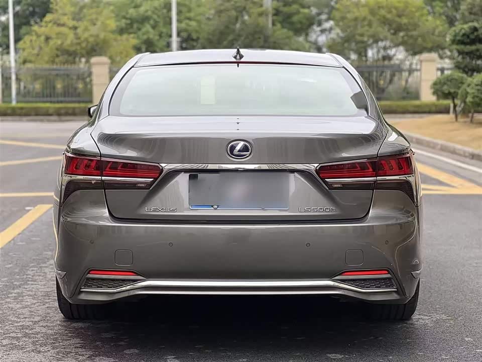 Lexus LS