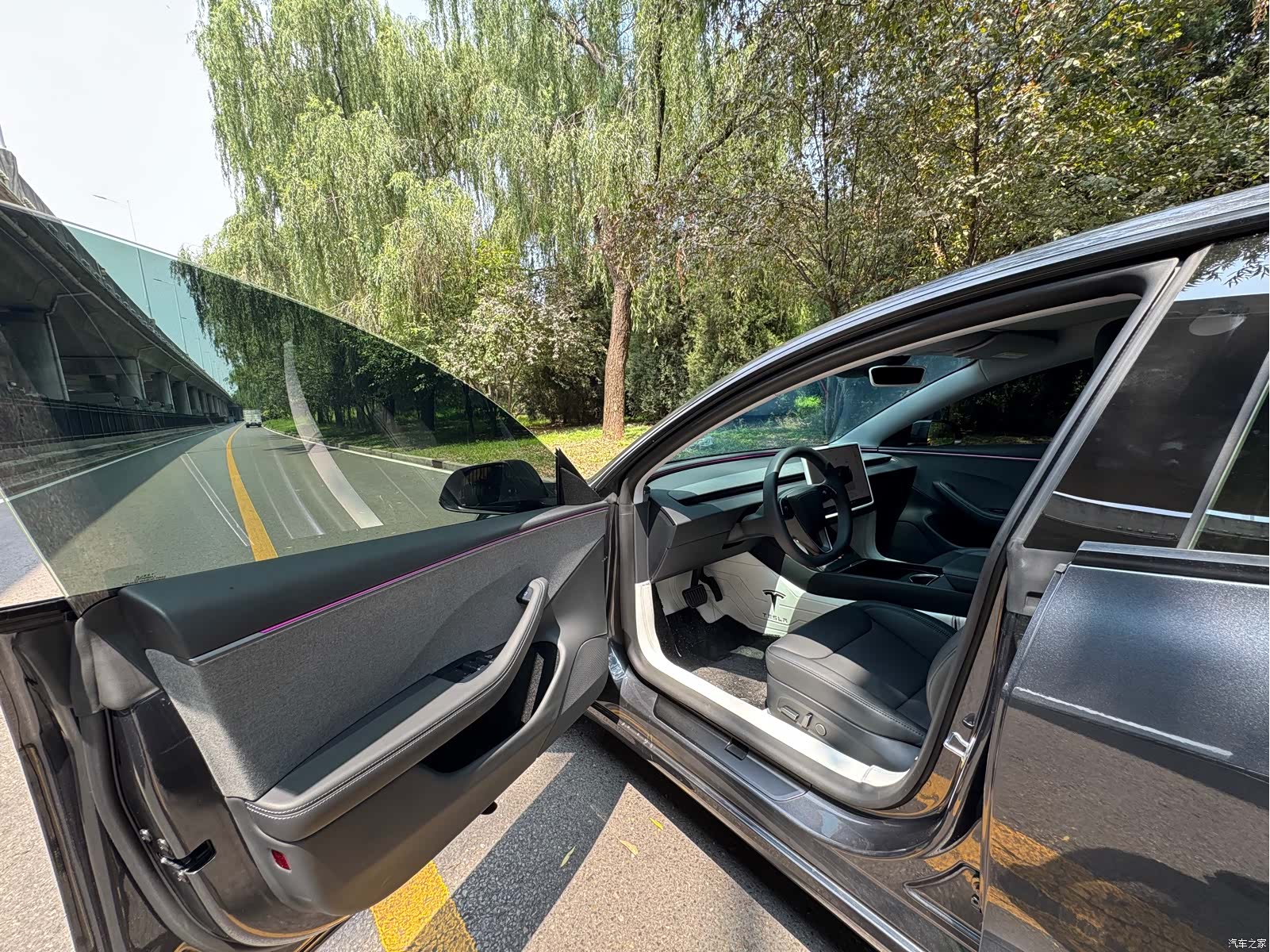 Tesla Model 3, 2025 11