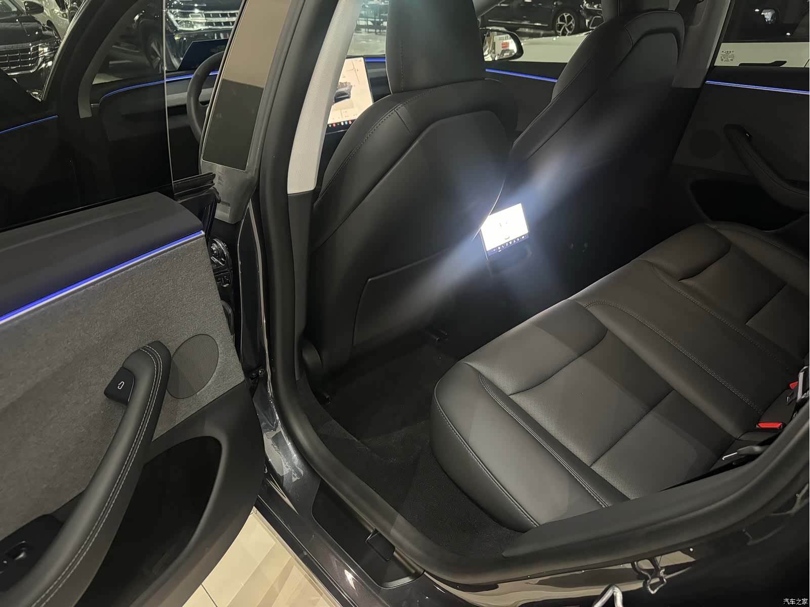 Tesla Model 3, 2024 12