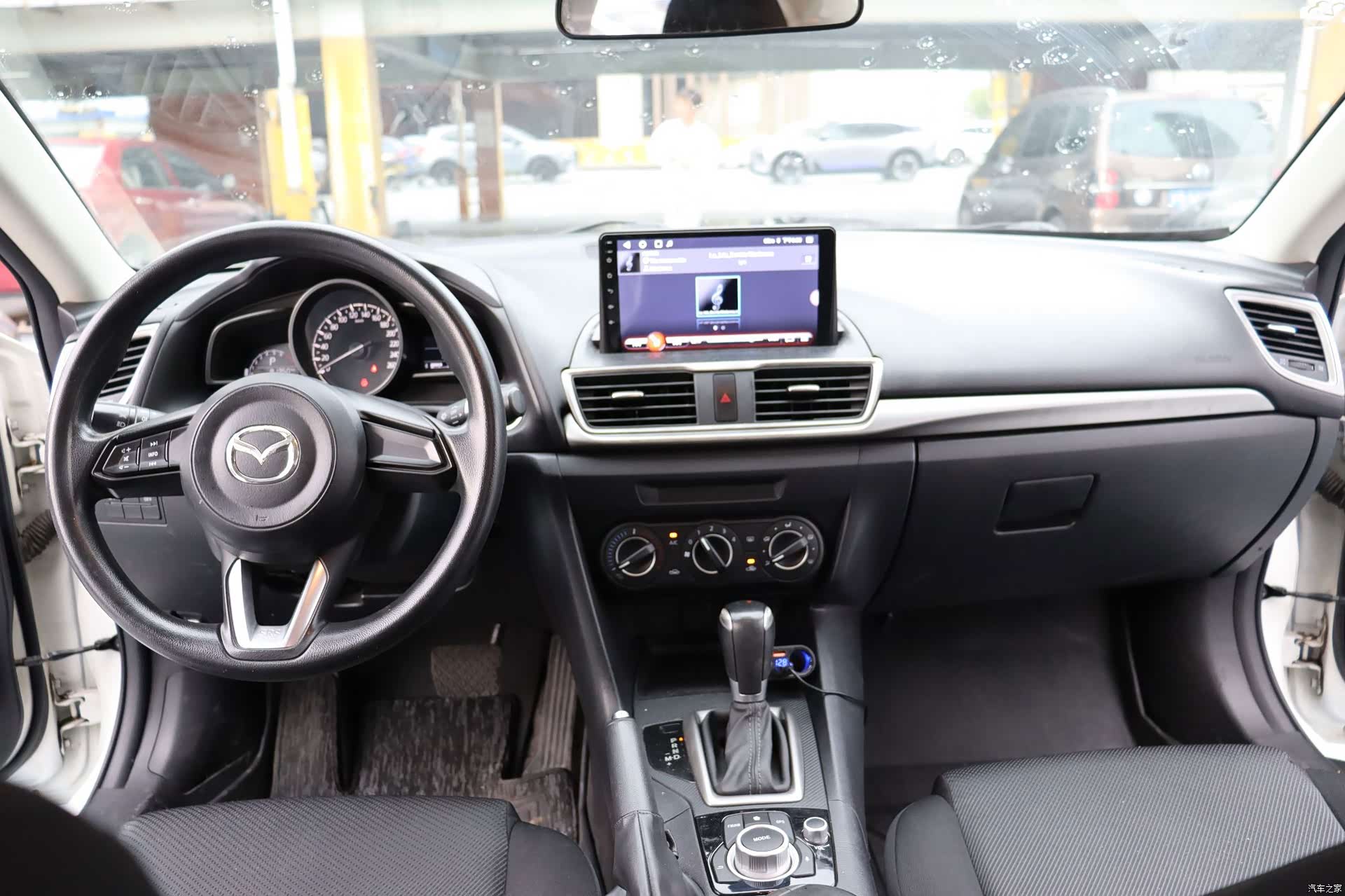 Mazda Mazda3, 2017 10