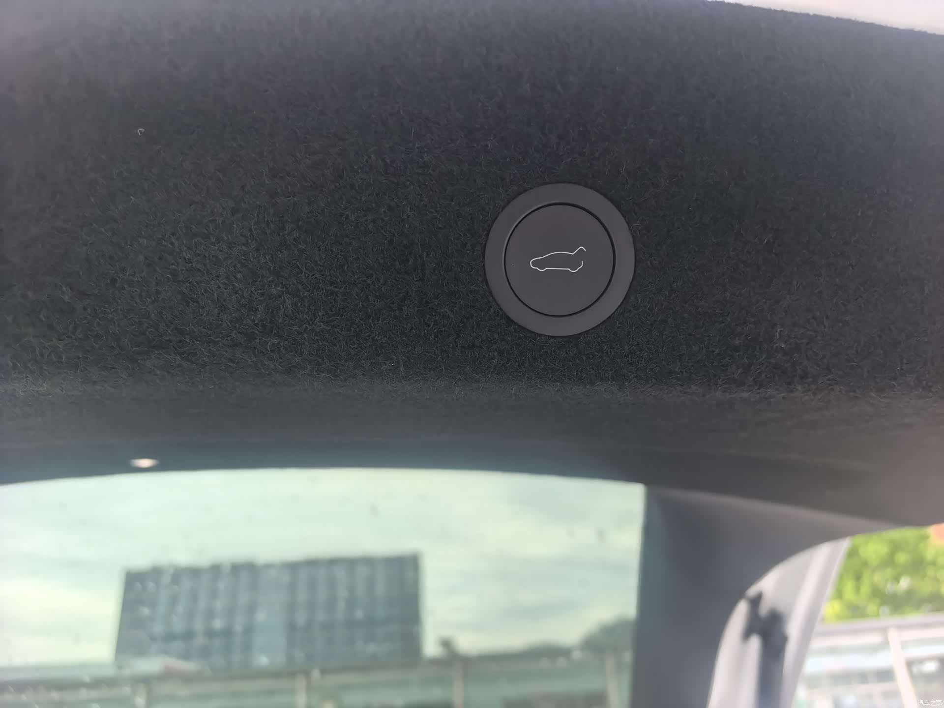 Tesla Model Y, 2026 10