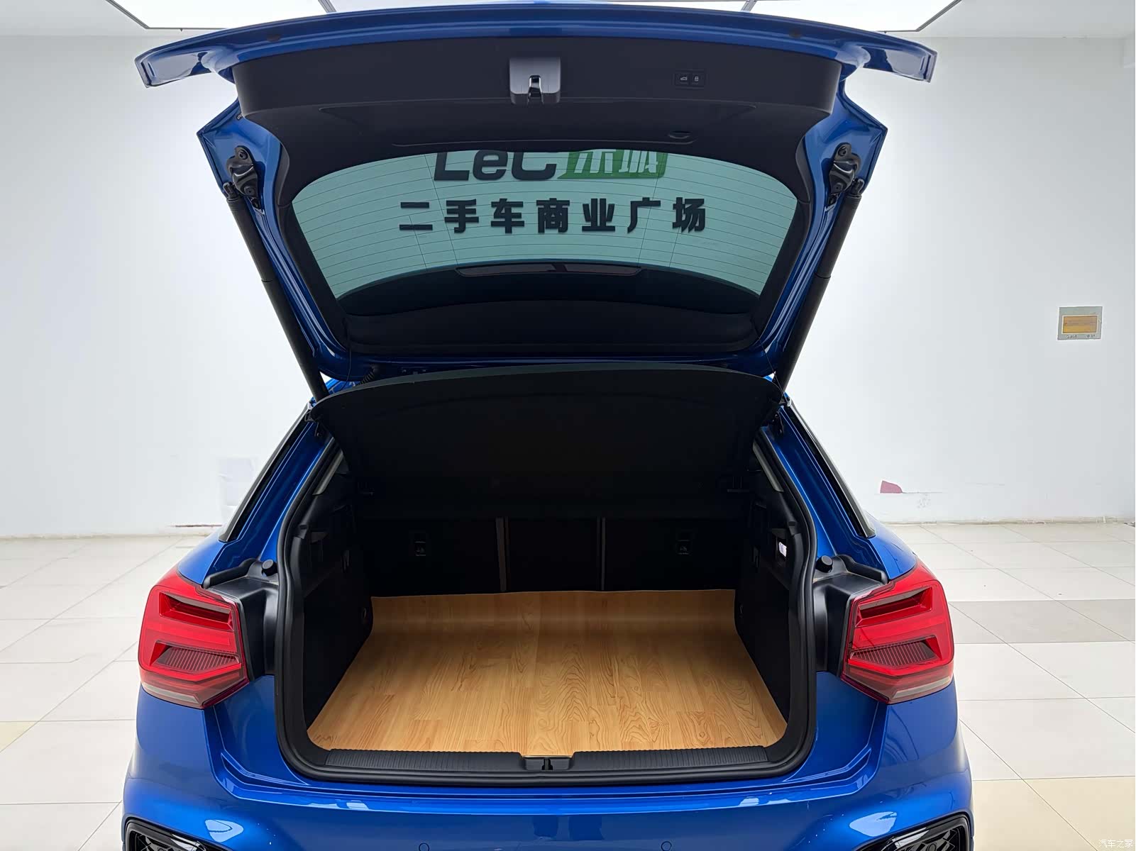 Audi Q2L, 2025 8