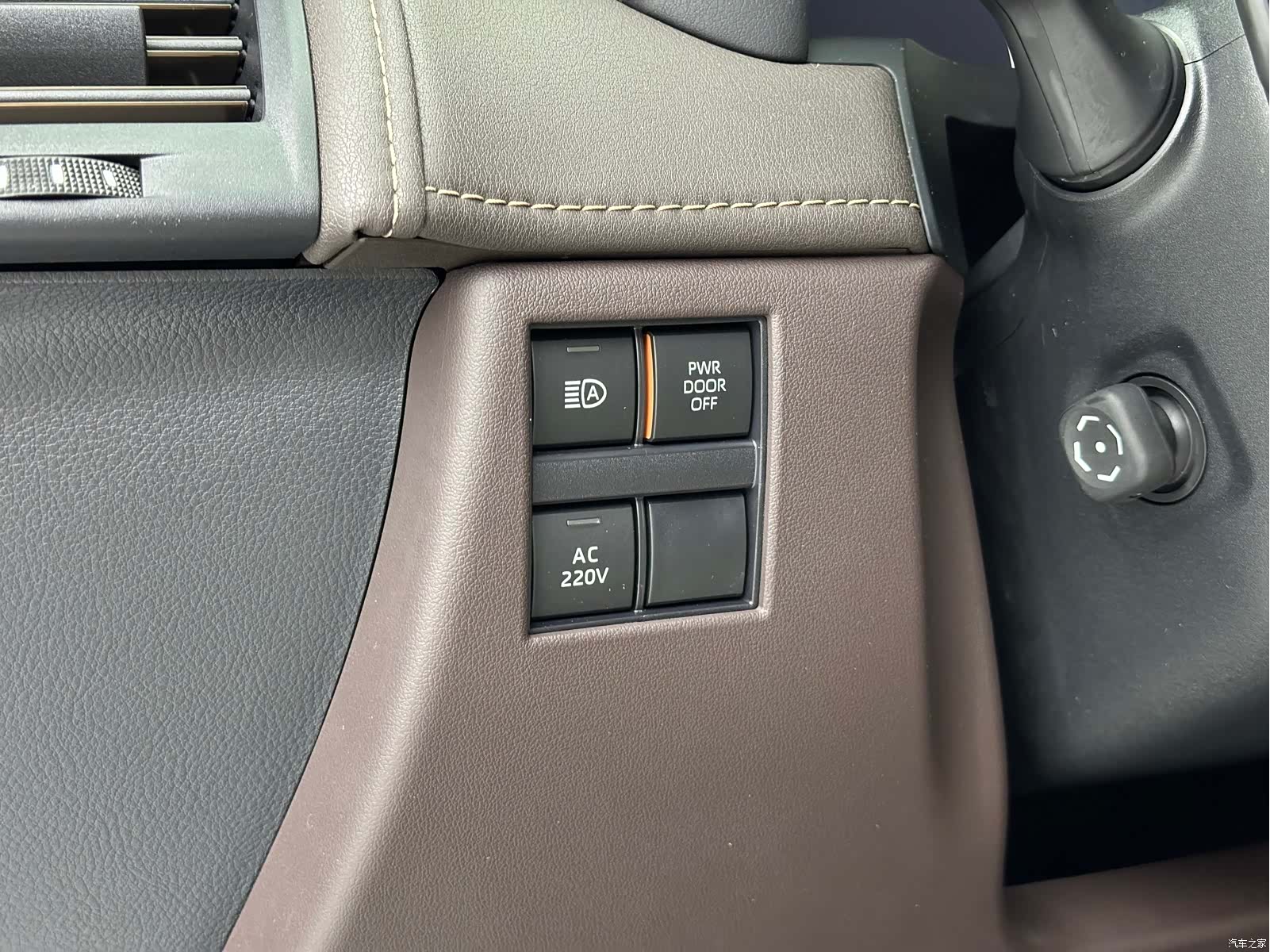 Toyota Alphard, 2023 10
