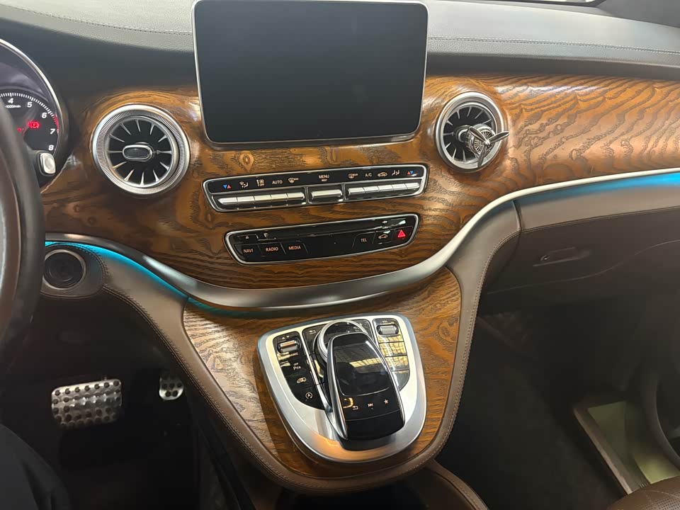 Mercedes-Benz V-class