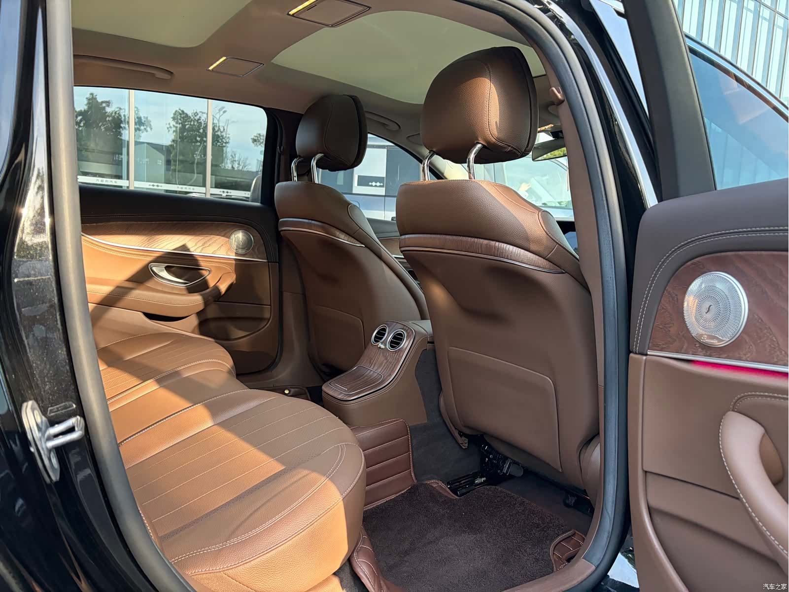 Mercedes-Benz E-Class, 2023 12