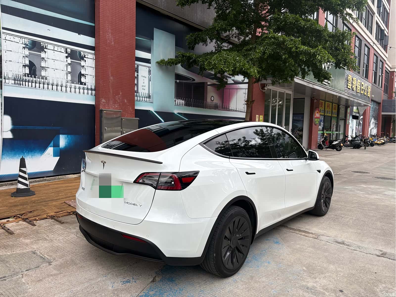 Tesla Model Y, 2023 все фото
