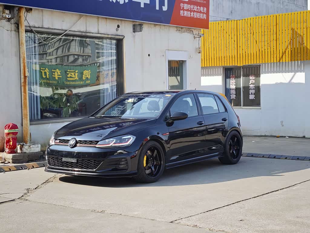 Volkswagen Golf GTI