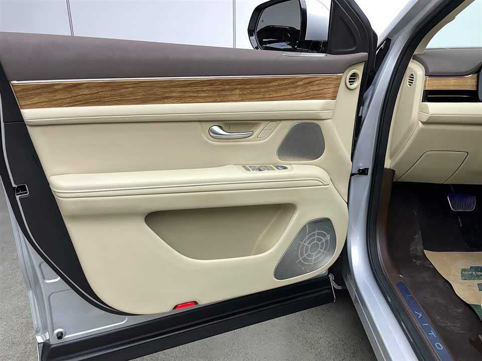 AITO Ask the world M7