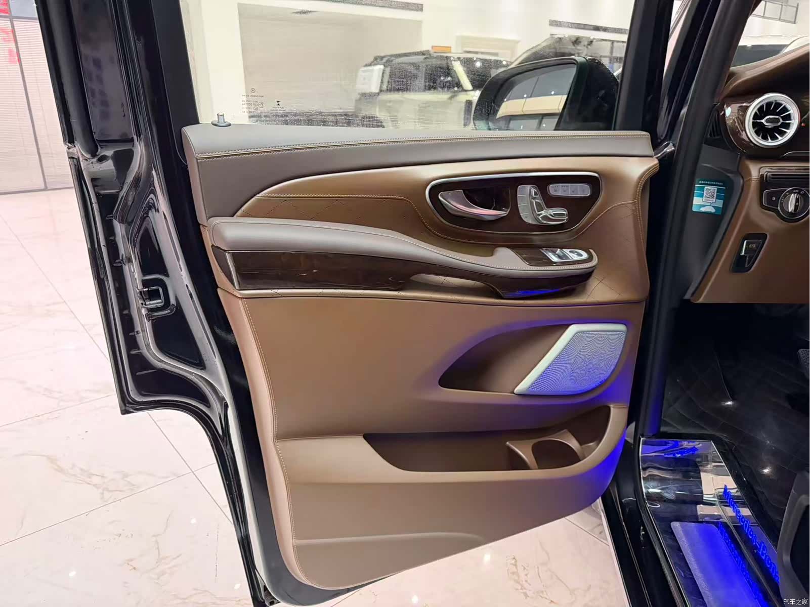 Mercedes-Benz V-Class, 2020 7