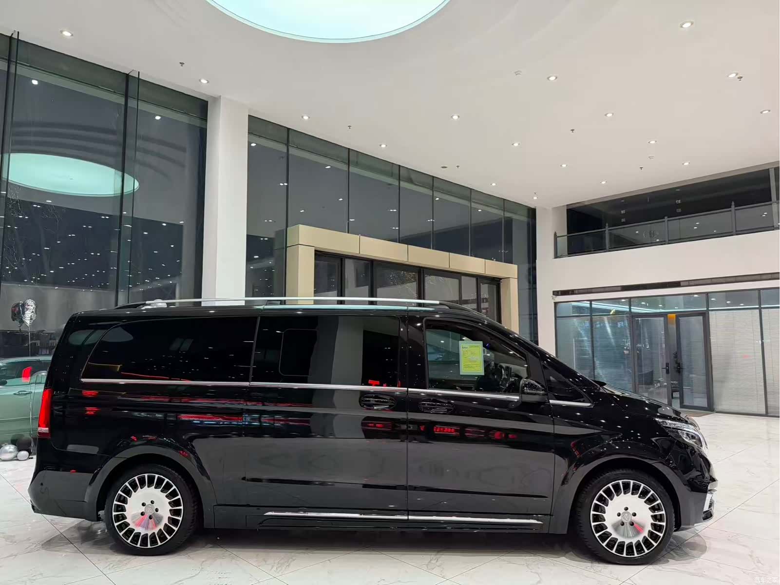 Mercedes-Benz V-Class, 2020 13