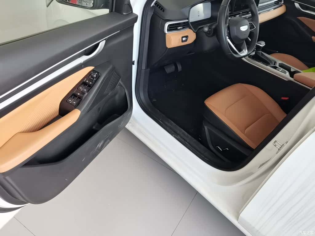Geely Emgrand, 2024 16