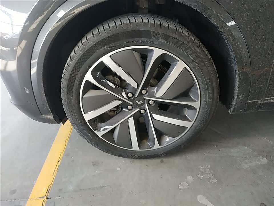 Li Auto Ideal L8