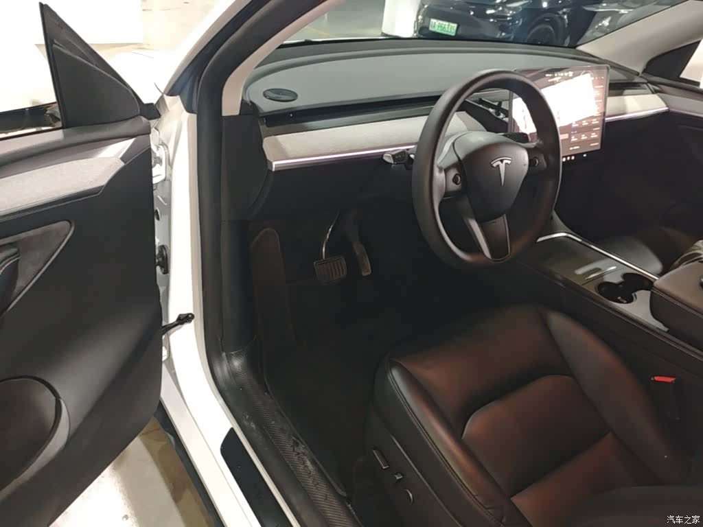 Tesla Model Y, 2024 16