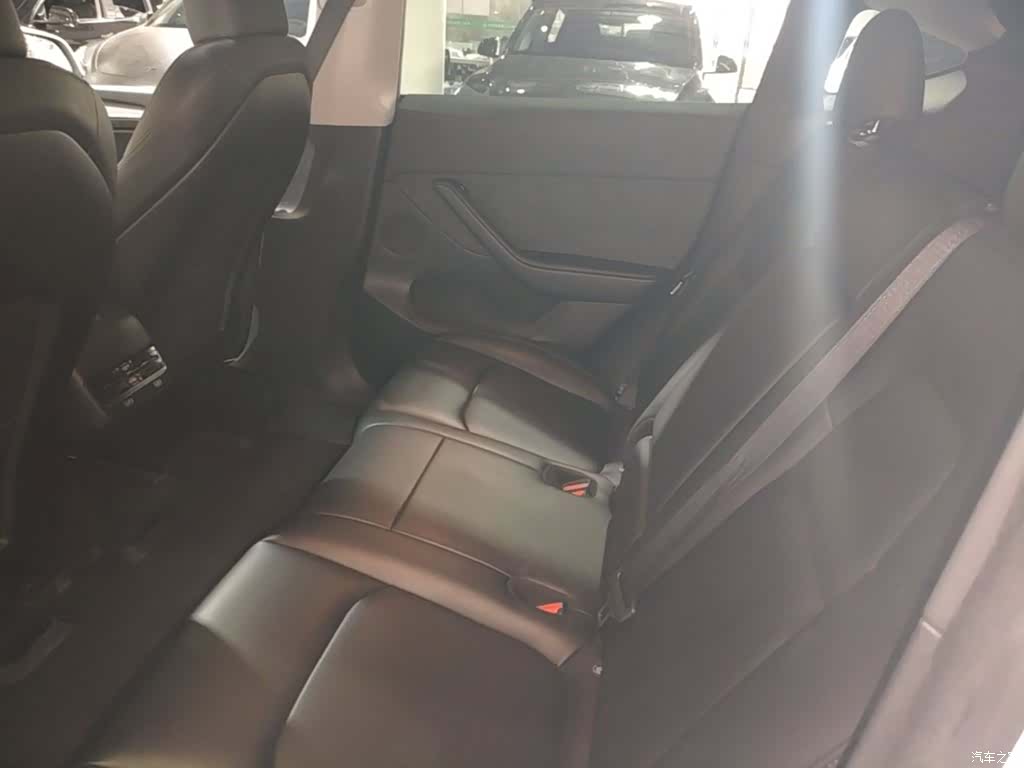 Tesla Model Y, 2024 17