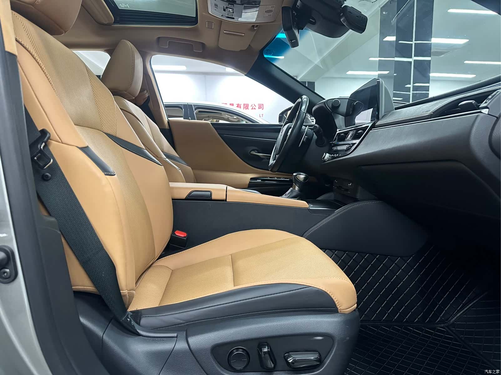 Lexus ES, 2022 13