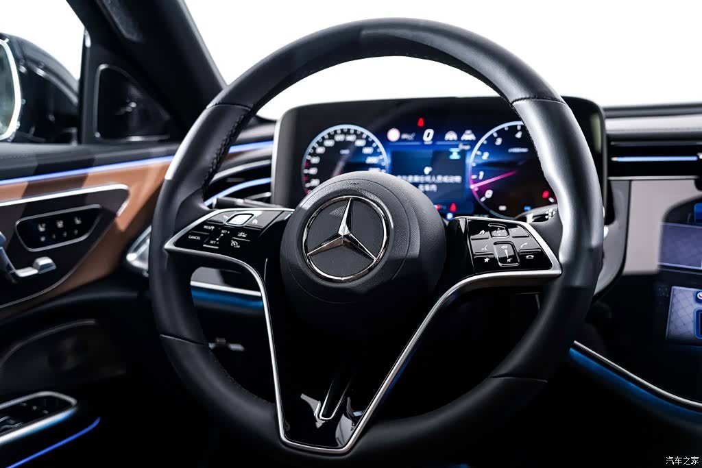 Mercedes-Benz E-Class, 2025 15