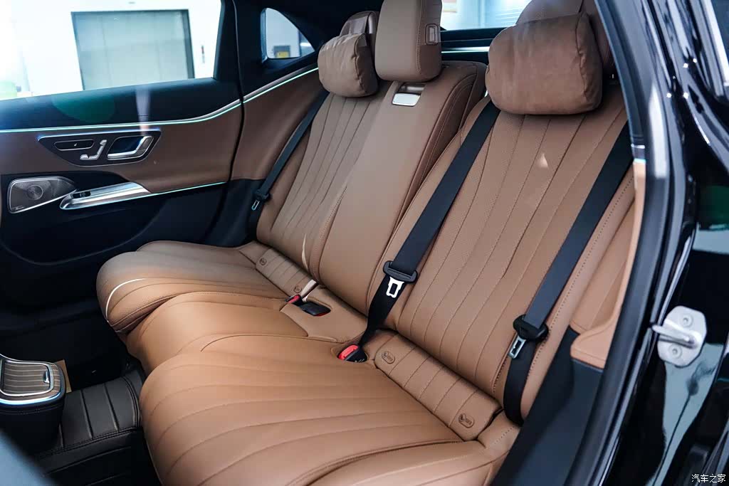 Mercedes-Benz E-Class, 2025 20