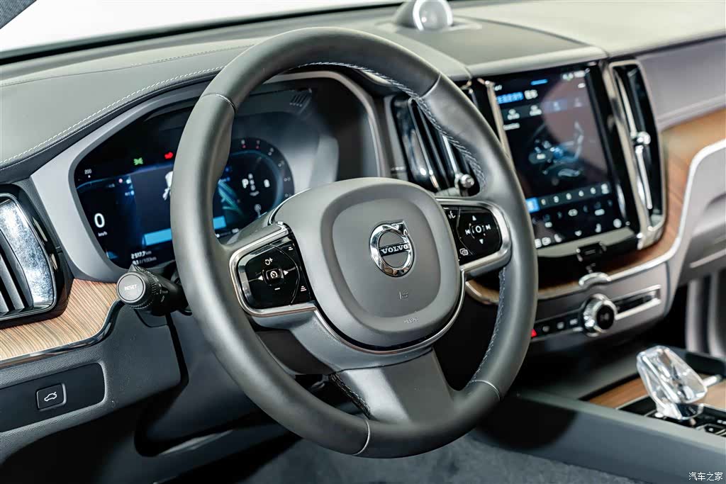 Volvo XC60, 2023 10