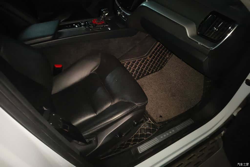 Volvo XC60, 2018 8