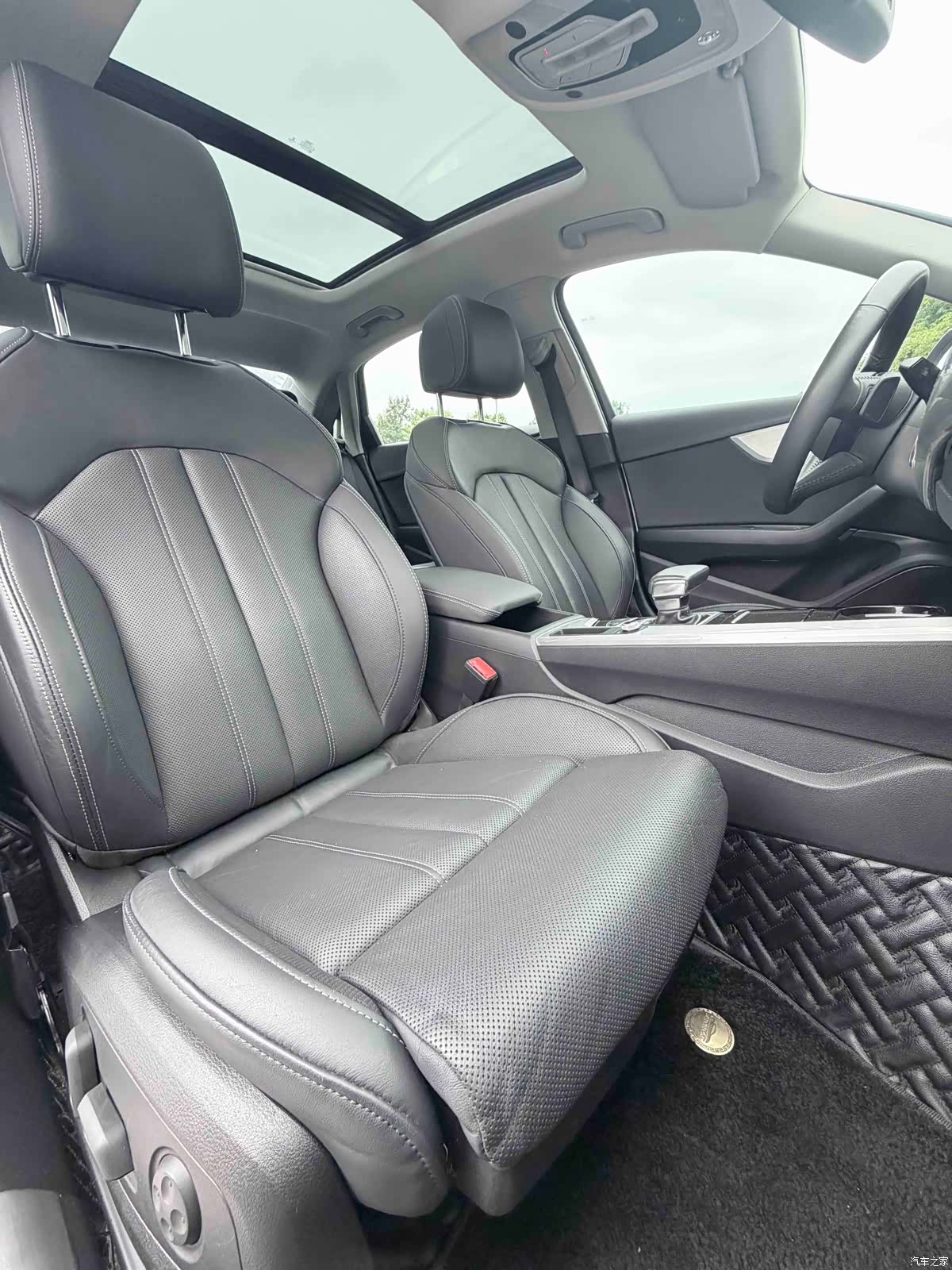 Audi A4L, 2021 все фото