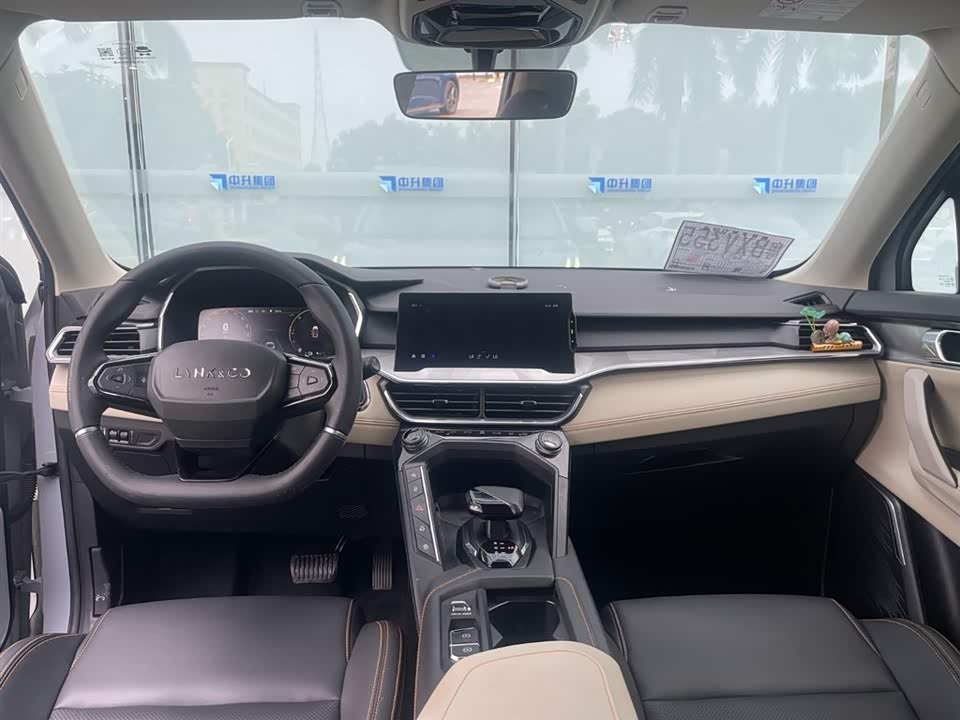 Lynk & Co 06 EM-P
