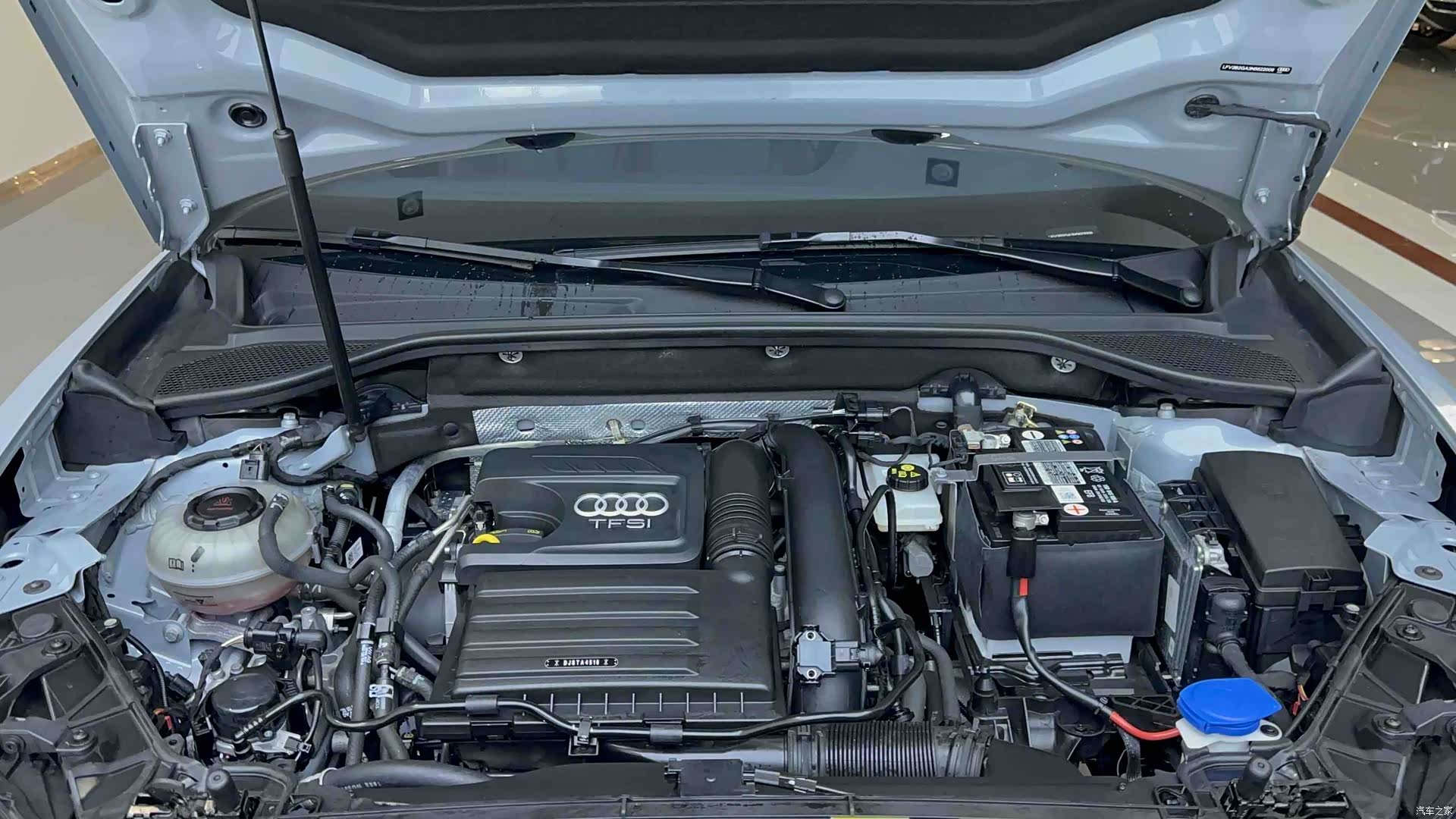 Audi Q2L, 2023 20