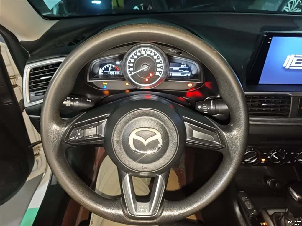 Mazda Mazda3, 2017 11
