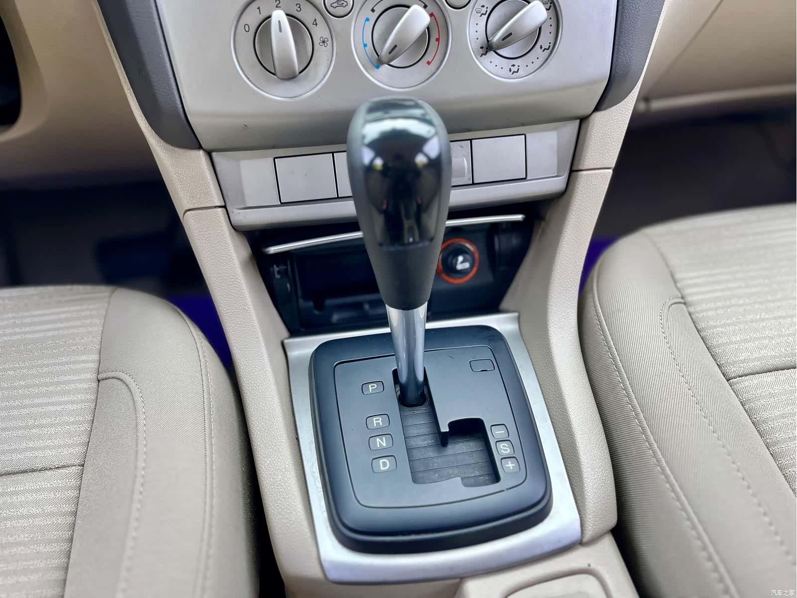 Ford Focus, 2014 23