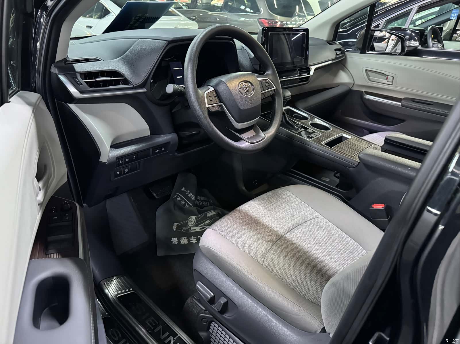 Toyota Sienna, 2023 12