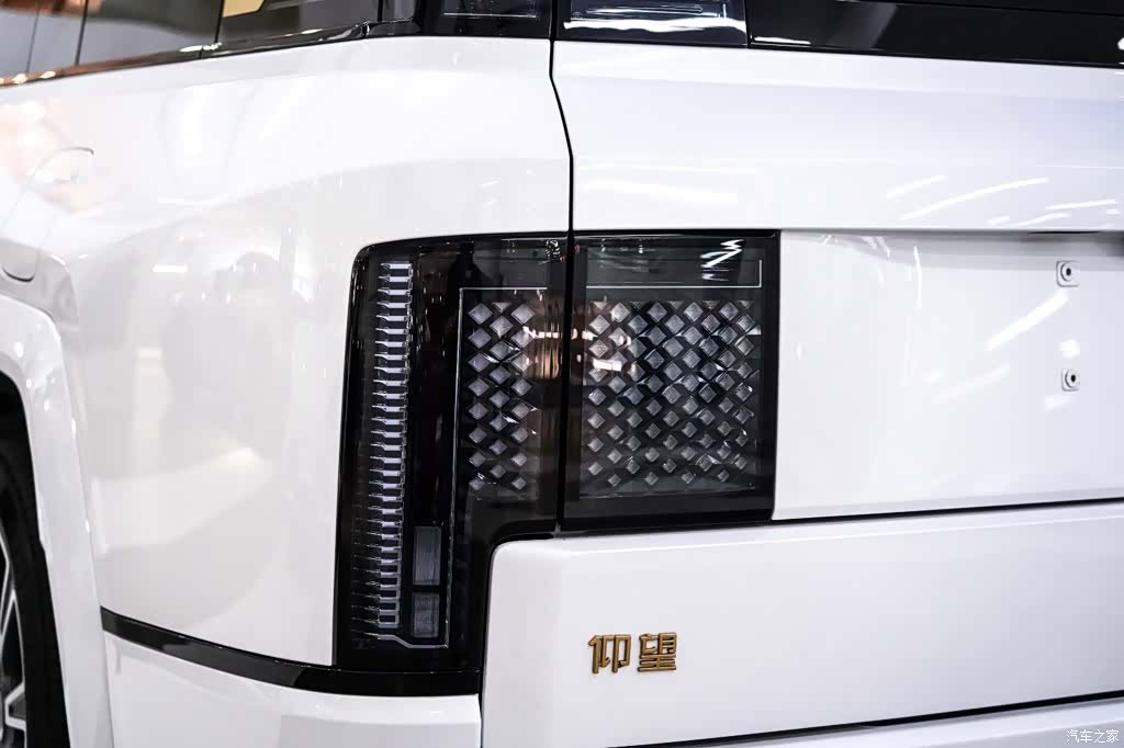Yangwang U8, 2025 26