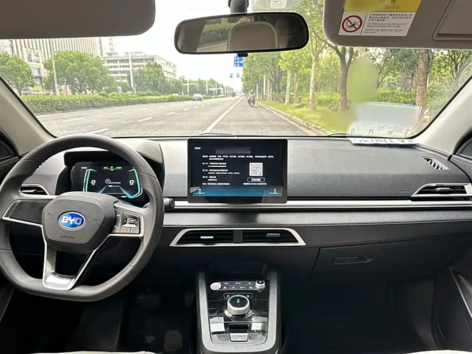 BYD e2