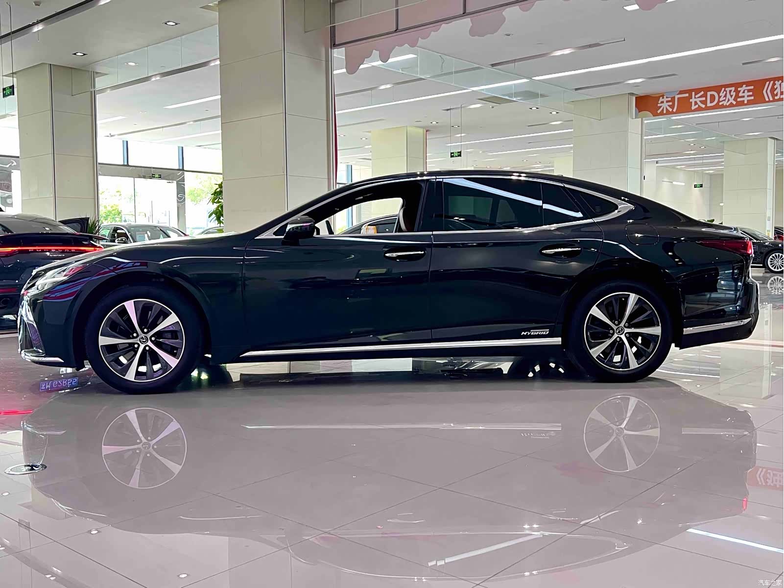 Lexus LS, 2021 3