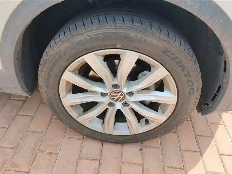 Volkswagen T-ROC exploring Songs