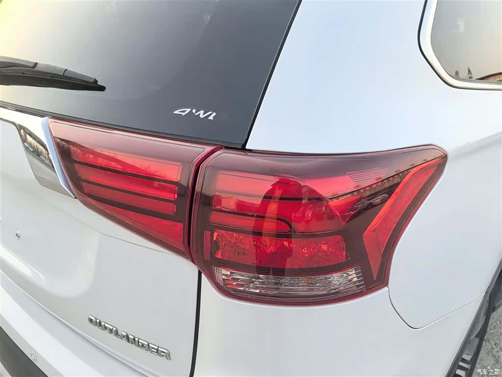 Mitsubishi Outlander, 2017 12