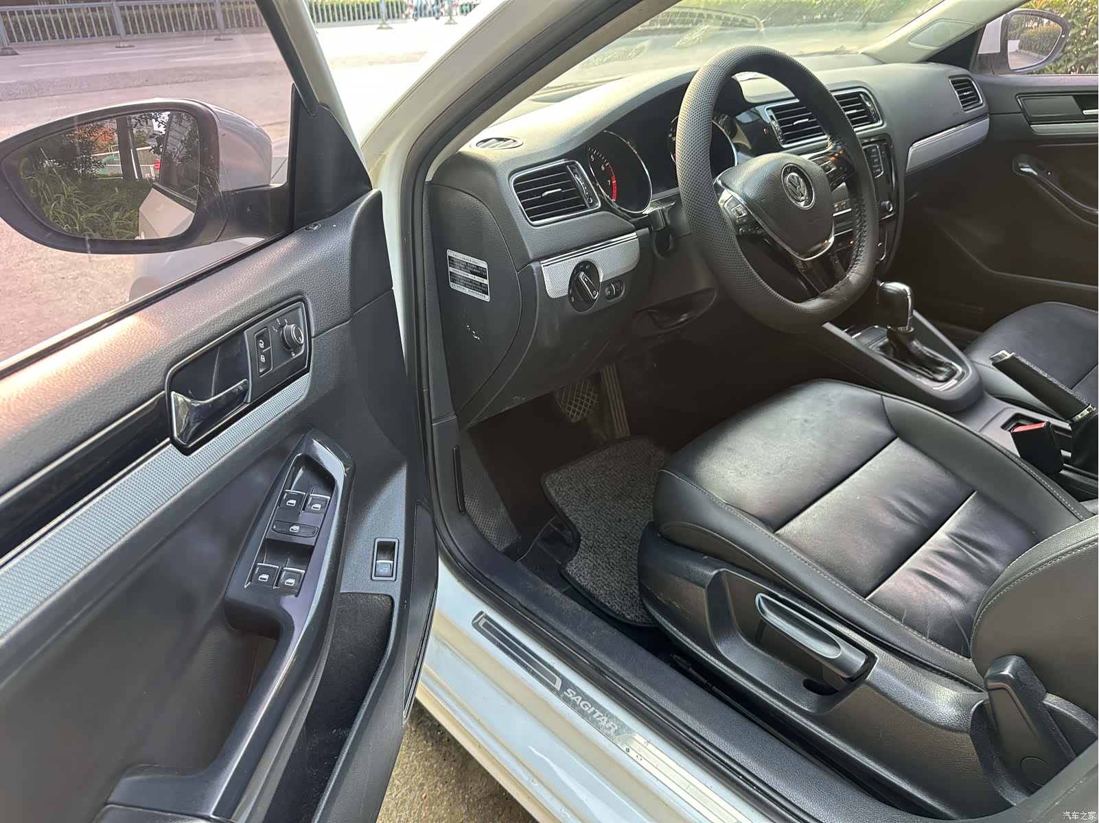 Volkswagen Sagitar, 2016 8