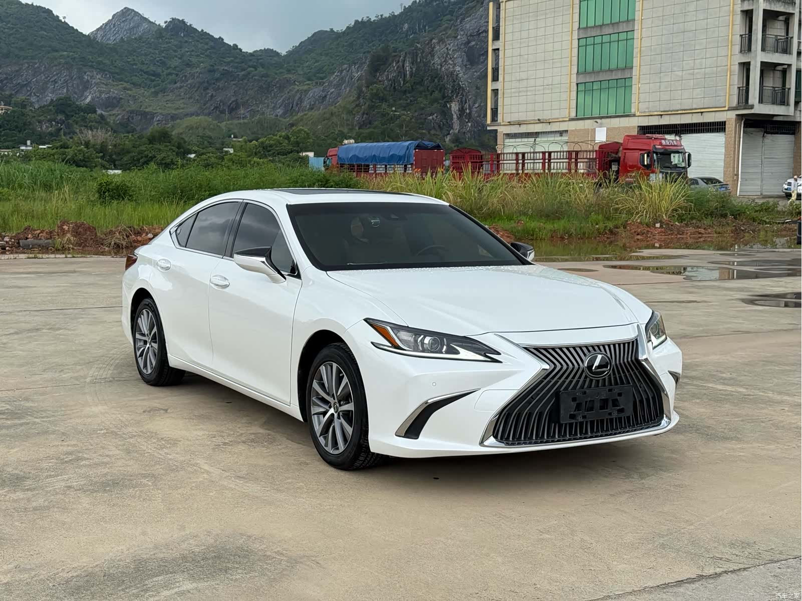 Lexus ES, 2020 3