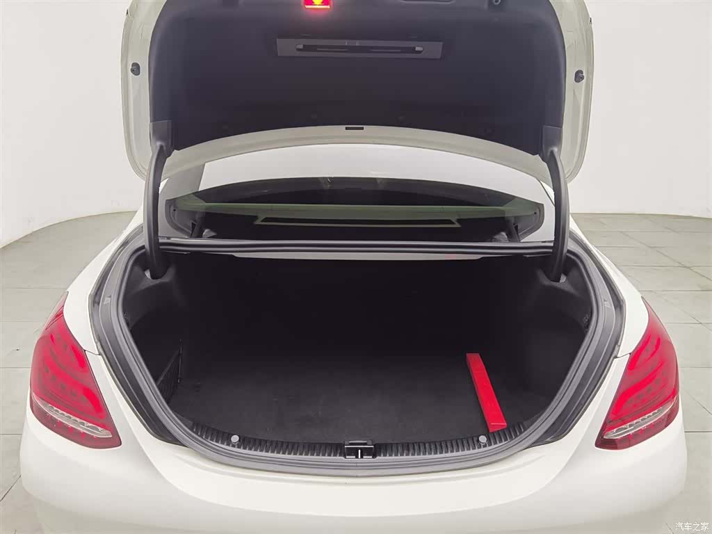 Mercedes-Benz C-Class, 2018 16