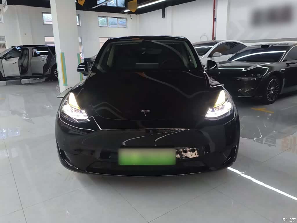 Tesla Model Y, 2022 3
