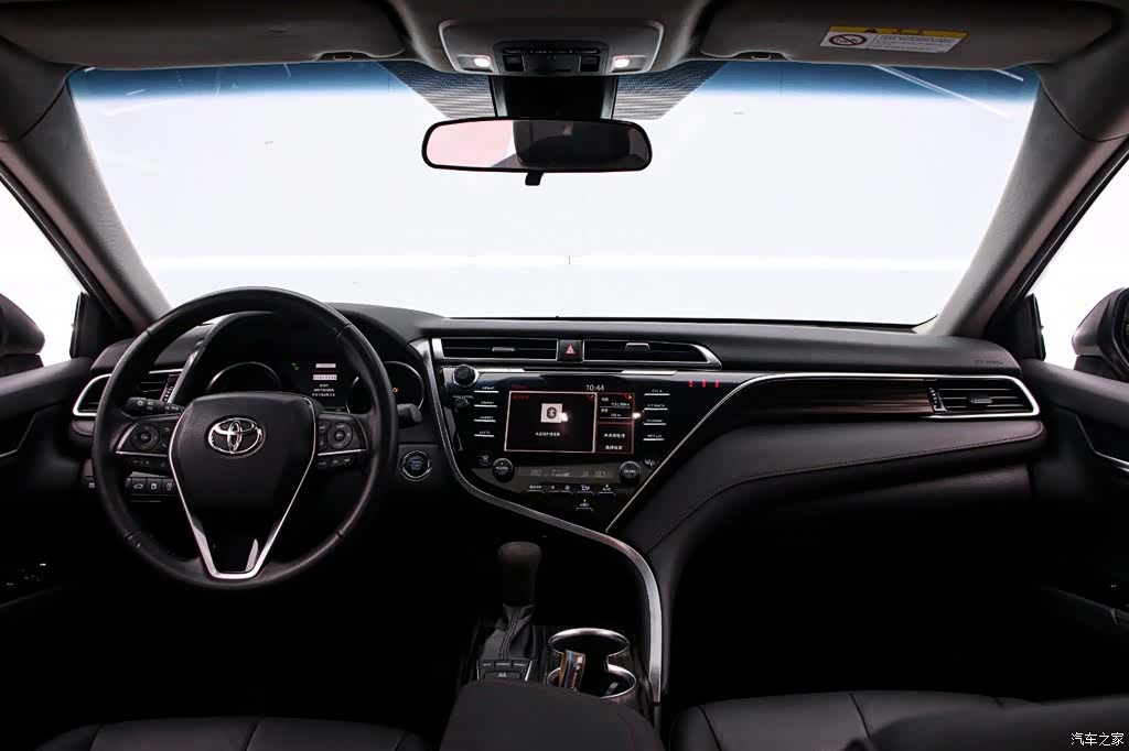Toyota Camry, 2018 все фото