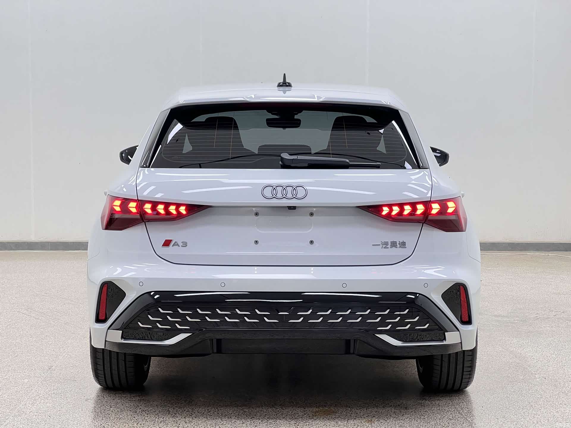 Audi Flying Spur, 2024 7