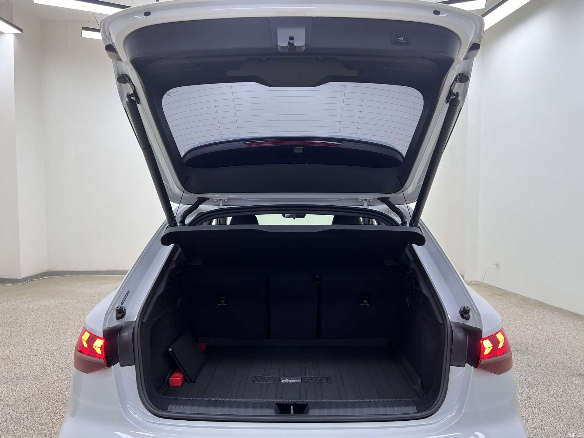 Audi Flying Spur, 2024 28