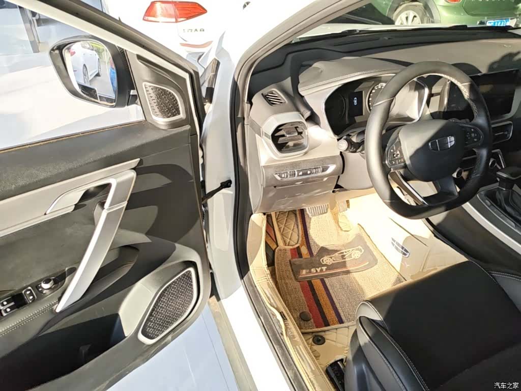 Geely Coolray, 2024 16