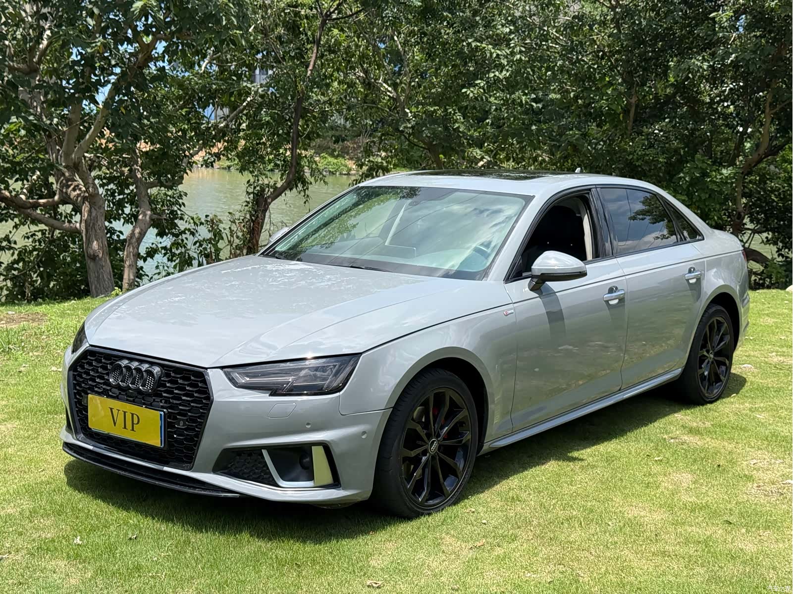 Audi A4L, 2019 1