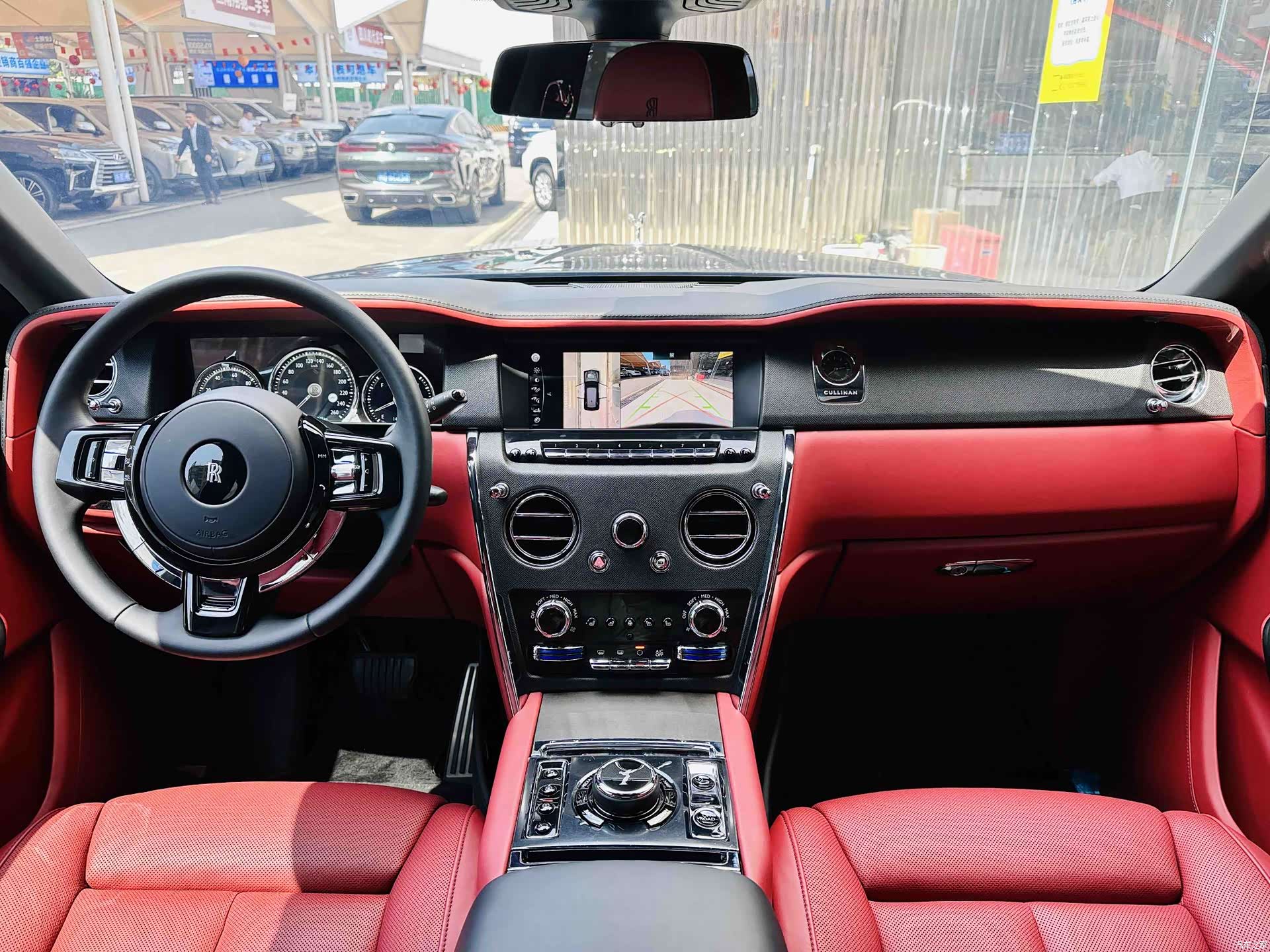 Rolls-Royce Cullinan, 2022 4