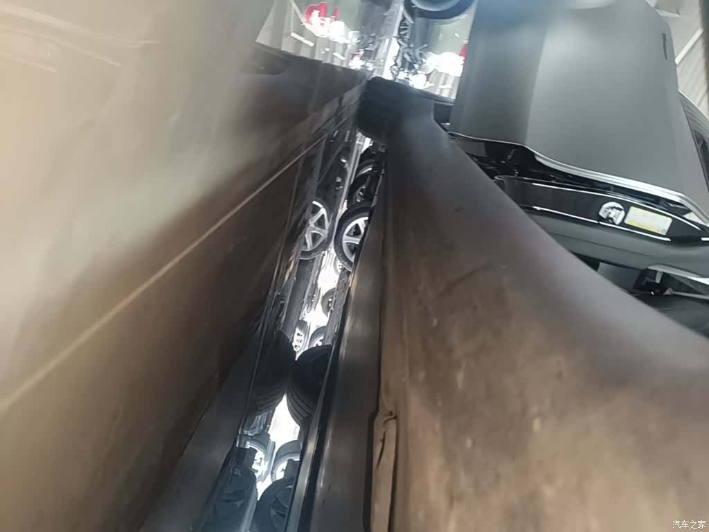 Tesla Model Y, 2025 21